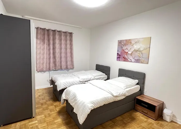 Modern Near Messe & *